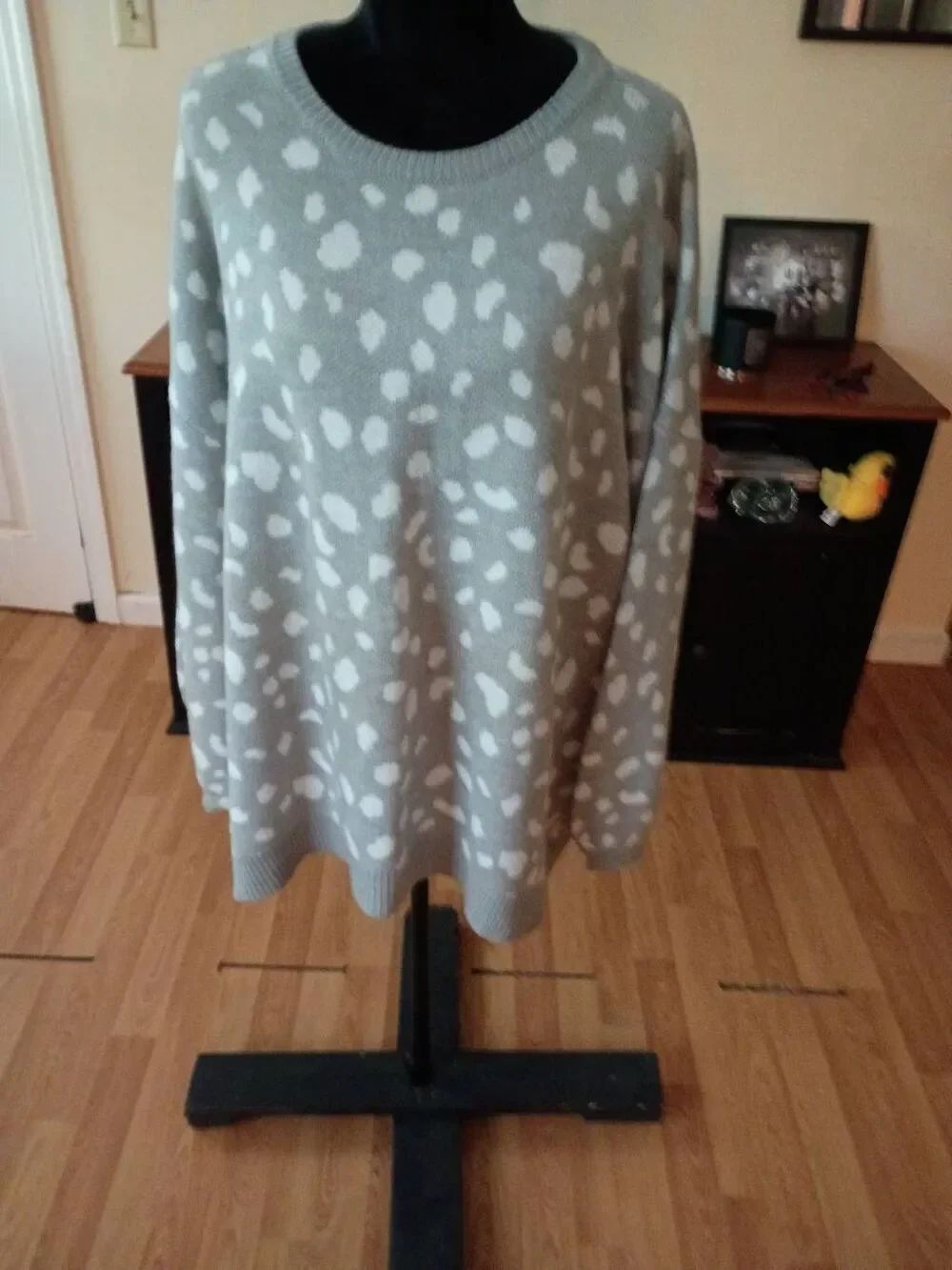 New Crown & Ivy Large Grey Animal Print Tunic Crewneck Sweater Knit Pullover